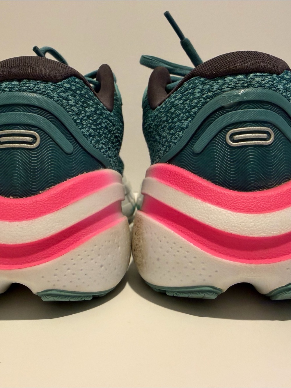 Brooks Women’s Ghost Max 2 - Size 6 - Picture 3 of 6